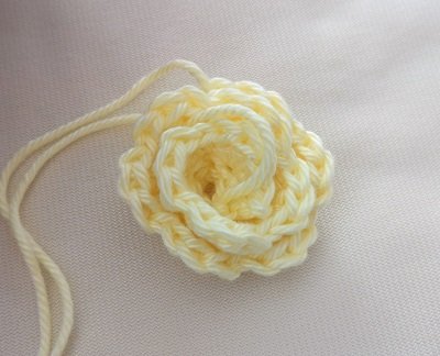 Blog-Inhaltsbild für 'Kostenlose Häkelanleitung - Schlüsselanhänger/Taschenbaumler Kleid/ Corsage'